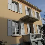 D'hotes Les Muriers Bed and breakfast